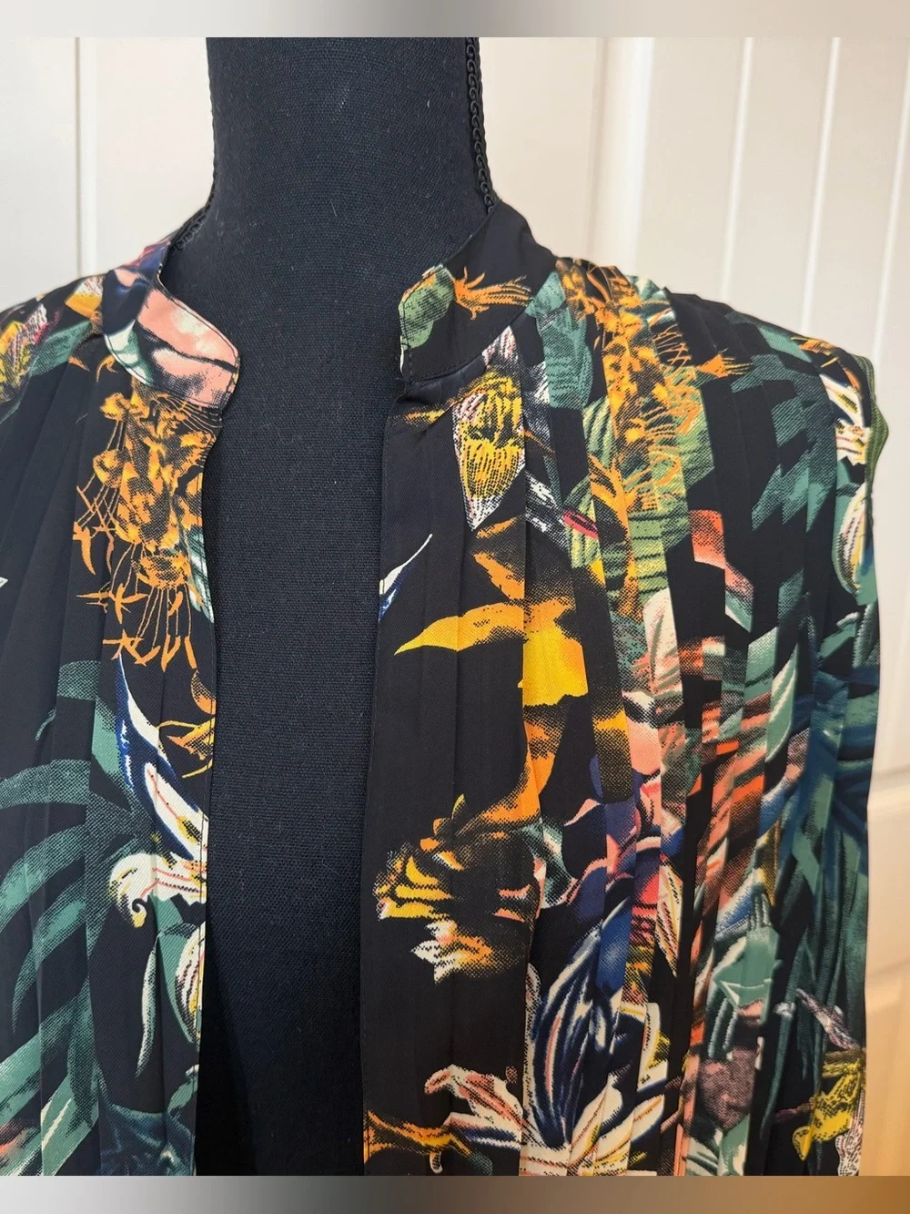 Anthropologie Black Floral Pattern Pleated Kimono Duster - Picture 3 of 7